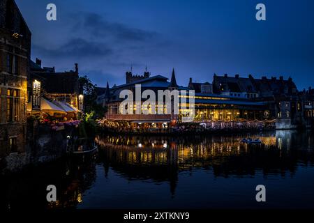 Gent am Fluss an einem Sommerabend mit Abendessen im Freien, Belgien Stockfoto