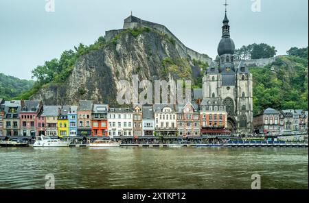 Die belgische Stadt Dinant an der Maas Stockfoto