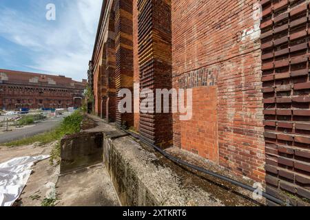 Reportage 14.08.2024 der Innenhof der Kongresshalle Nürnberg, in dem der Interimsbau des Bayerischen Staatstheaters Nürnberg für Oper, Ballett und Orchester entstehen soll die Abschlussmauer des U-Baus Nürnberg Bayern Deutschland *** Bericht 14 08 2024 der Innenhof des Nürnberger Kongresshauses, dort, wo das Zwischengebäude des Bayerischen Staatstheaters Nürnberg für Oper, Ballett und Orchester errichtet werden soll, wird die letzte Mauer des U-Gebäudes Nürnberg Bayern Deutschland errichtet Stockfoto