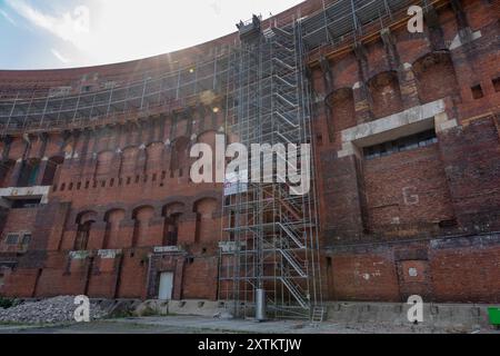 Reportage 14.08.2024 der Innenhof der Kongresshalle Nürnberg, in dem der Interimsbau des Bayerischen Staatstheaters Nürnberg für Oper, Ballett und Orchester entstehen soll die runde Fassade Nürnberg Bayern Deutschland *** Bericht 14 08 2024 der Innenhof des Nürnberger Kongresshauses, dort, wo das Zwischengebäude des Bayerischen Staatstheaters Nürnberg für Oper, Ballett und Orchester errichtet werden soll, wird die Rundfassade Nürnberg Bayern Deutschland errichtet Stockfoto