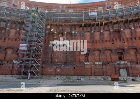 Reportage 14.08.2024 der Innenhof der Kongresshalle Nürnberg, in dem der Interimsbau des Bayerischen Staatstheaters Nürnberg für Oper, Ballett und Orchester entstehen soll die runde Fassade Nürnberg Bayern Deutschland *** Bericht 14 08 2024 der Innenhof des Nürnberger Kongresshauses, dort, wo das Zwischengebäude des Bayerischen Staatstheaters Nürnberg für Oper, Ballett und Orchester errichtet werden soll, wird die Rundfassade Nürnberg Bayern Deutschland errichtet Stockfoto