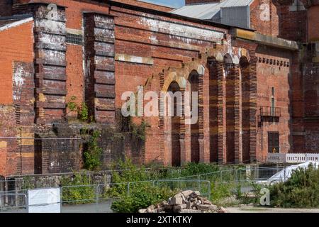 Reportage 14.08.2024 der Innenhof der Kongresshalle Nürnberg, in dem der Interimsbau des Bayerischen Staatstheaters Nürnberg für Oper, Ballett und Orchester entstehen soll Mauerdetails Nürnberg Bayern Deutschland *** Bericht 14 08 2024 der Innenhof des Nürnberger Kongresshauses, dort, wo das Zwischengebäude des Bayerischen Staatstheaters Nürnberg für Oper, Ballett und Orchester errichtet werden soll, zeigt die Mauer Nürnberg Bayern Deutschland Stockfoto