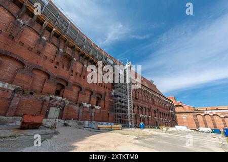 Reportage 14.08.2024 der Innenhof der Kongresshalle Nürnberg, in dem der Interimsbau des Bayerischen Staatstheaters Nürnberg für Oper, Ballett und Orchester entstehen soll die runde Fassade Nürnberg Bayern Deutschland *** Bericht 14 08 2024 der Innenhof des Nürnberger Kongresshauses, dort, wo das Zwischengebäude des Bayerischen Staatstheaters Nürnberg für Oper, Ballett und Orchester errichtet werden soll, wird die Rundfassade Nürnberg Bayern Deutschland errichtet Stockfoto