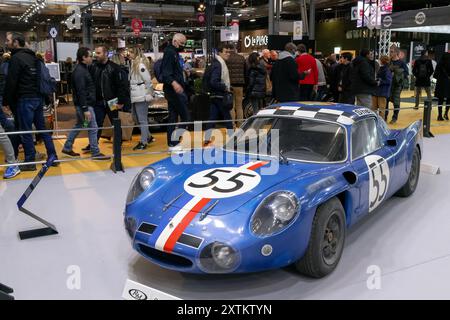 Paris, Frankreich - Rétromobile 2023. Blick auf eine blaue 1967 Alpine A210. Fahrgestellnr 1725. Stockfoto