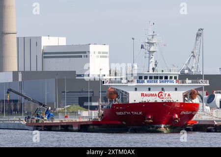 Le Havre, Frankreich - Blick auf das Schwerlasttransportschiff GENUG UNTERHALTUNG am Hafen von Le Havre im Bellot-Becken. Stockfoto