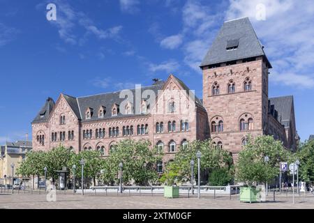 Metz, Frankreich - Blick auf das ehemalige Gebäude des Hôtel des Postes, das von Jürgen Kröger zwischen 1905 und 1911 erbaut wurde. Stockfoto