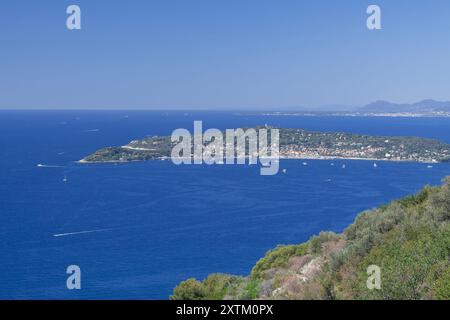 Saint-Jean-Cap-Ferrat, Frankreich - Blick auf die Stadt Saint-Jean-Cap-Ferrat am Le Cap Ferrat an der französischen Riviera am Mittelmeer. Stockfoto