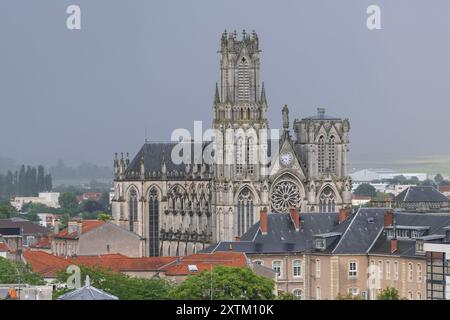 Nancy, Frankreich - Blick auf die neugotische Architektur Saint-Pierre Kirche von Nancy, erbaut zwischen 1865 und 1885. Stockfoto