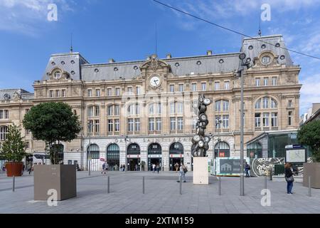 Paris, Frankreich - Blick auf den Gare Saint-Lazare, einer der sieben großen Hauptbahnhöfe termini in Paris. Stockfoto