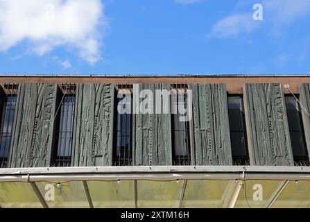 Abstrakte Relieftafeln von William Mitchell in der Hertford Street im Stadtzentrum von Coventry Stockfoto