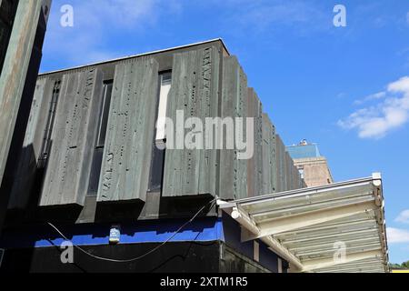 Abstrakte Relieftafeln von William Mitchell in der Hertford Street im Stadtzentrum von Coventry Stockfoto