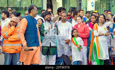 Glasgow, Schottland, Großbritannien, 15. August 2024. Indian National Day Celebration am george Square im Stadtzentrum am frühen Abend fand ein Treffen der schottischen indianervereinigung statt, um Unterhaltung und Kultur zu bieten. Credit Gerard Ferry /Alamy Live News Stockfoto