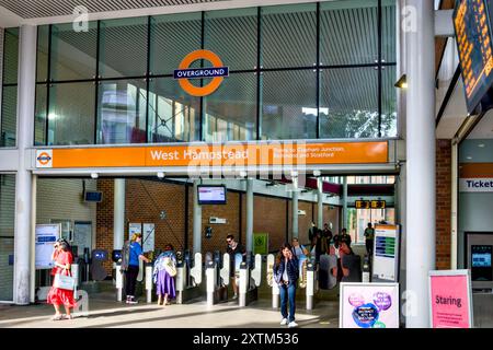 West Hampstead Overground Station, Borough of Camden, London, England, Großbritannien Stockfoto