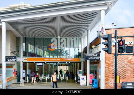 West Hampstead Overground Station, Borough of Camden, London, England, Großbritannien Stockfoto