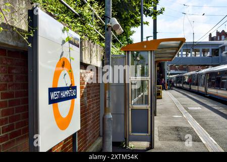 West Hampstead Overground Station, Borough of Camden, London, England, Großbritannien Stockfoto