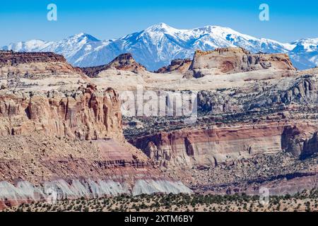 Die Henry Mountains und Waterpocket Fold vom Fremont Gorge Trail, Capitol Reef National Park, Utah Stockfoto