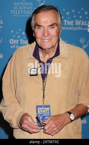 Las Vegas, USA. August 2024. Der legendäre Game-Show-Moderator von "The Hollywood Squares" Peter Marshall, 98, starb heute, 15. August 2024 an Nierenversagen in Encino, Kalifornien.---------------------------------------------------------------- Peter Marshall – Offizielle Emmy Awards-Geschenksuite. Fand am 18. Juni 2011 im Las Vegas Hilton statt. © Steven Bergman/AFF-USA. COM Credit: AFF/Alamy Live News Stockfoto