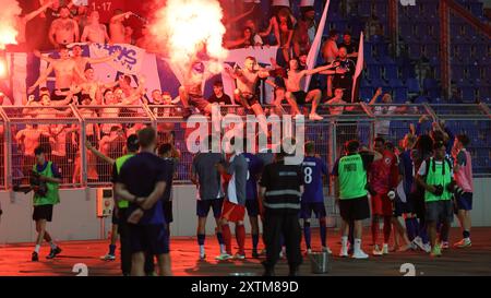 Ostrava, Tschechische Republik. August 2024. FC Kopenhagen Fans feiern während der UEFA Conference League, dritte Qualifikationsrunde, Rückspiel: FC Banik Ostrava (Tschechien) gegen FC Kopenhagen (Dänemark), am 15. August 2024 in Ostrava (Tschechien). Quelle: Petr Sznapka/CTK Photo/Alamy Live News Stockfoto