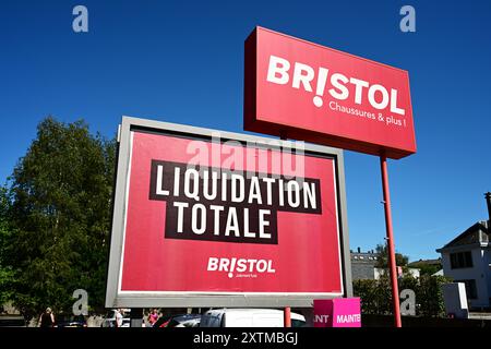 Reklametafeln der Einzelhandelskette Bristol Stockfoto