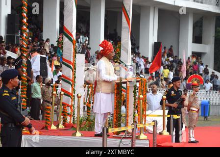 GURUGRAM, INDIEN - 15. AUGUST: PWD und Minister für öffentliche Gesundheit und Technik Dr. Banwari Lal sprechen am 15. August 2024 in Gurugram, Indien, an den 78. Unabhängigkeitstag im Tau Devi Lal Stadium in Sector-38 in der Nähe von Rajiv chowk. Das Thema des diesjährigen Unabhängigkeitstages ist „ViksitBharat@2047“. Am 15. August wurde Indien für frei von den Klauen der Briten erklärt, die das Land mehr als 200 Jahre lang regierten. Dies ist einer der nationalen Tage, an denen sich die Indianer an die Freiheitskämpfer erinnern, die ihr Leben der Freiheit des Landes geopfert und gewidmet haben. (Pho Stockfoto