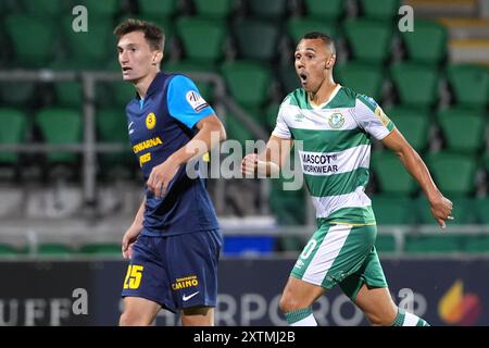 Graham Burke (rechts) der Shamrock Rovers feiert das dritte Tor ihrer Mannschaft in der dritten Qualifikationsrunde der Europa League, das zweite Leg im Tallaght Stadium, Dublin. Bilddatum: Donnerstag, 15. August 2024. Stockfoto