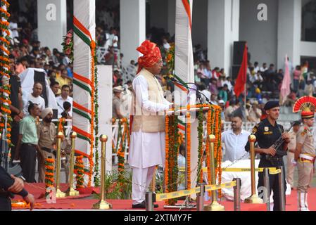 GURUGRAM, INDIEN - 15. AUGUST: PWD und Minister für öffentliche Gesundheit und Technik Dr. Banwari Lal sprechen am 15. August 2024 in Gurugram, Indien, an den 78. Unabhängigkeitstag im Tau Devi Lal Stadium in Sector-38 in der Nähe von Rajiv chowk. Das Thema des diesjährigen Unabhängigkeitstages ist „ViksitBharat@2047“. Am 15. August wurde Indien für frei von den Klauen der Briten erklärt, die das Land mehr als 200 Jahre lang regierten. Dies ist einer der nationalen Tage, an denen sich die Indianer an die Freiheitskämpfer erinnern, die ihr Leben der Freiheit des Landes geopfert und gewidmet haben. (Pho Stockfoto