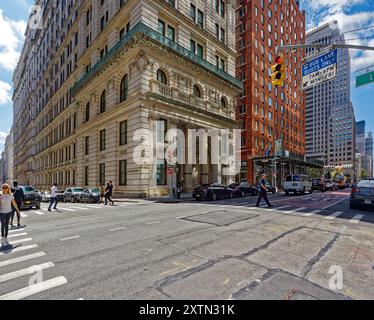 Das New York Life Insurance Building, auch bekannt als Clock Tower Building, ist ein Wahrzeichen des Civic Center. Das Bürogebäude aus dem Jahr 1899 ist heute eine Wohnanlage. Stockfoto