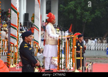 GURUGRAM, INDIEN - 15. AUGUST: PWD und Minister für öffentliche Gesundheit und Technik Dr. Banwari Lal sprechen am 15. August 2024 in Gurugram, Indien, an den 78. Unabhängigkeitstag im Tau Devi Lal Stadium in Sector-38 in der Nähe von Rajiv chowk. Das Thema des diesjährigen Unabhängigkeitstages ist „ViksitBharat@2047“. Am 15. August wurde Indien für frei von den Klauen der Briten erklärt, die das Land mehr als 200 Jahre lang regierten. Dies ist einer der nationalen Tage, an denen sich die Indianer an die Freiheitskämpfer erinnern, die ihr Leben der Freiheit des Landes geopfert und gewidmet haben. (Pho Stockfoto