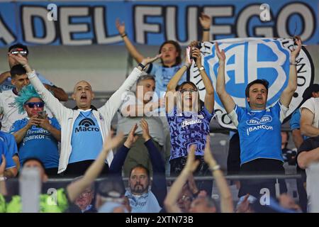 Curitiba, Brasilien. August 2024. Belgrano-Fans während des ersten Ausspiels der Copa Sudamericana 2024 im Achtelfinale zwischen dem brasilianischen Athletico Paranaense und dem argentinischen Belgrano im Arena da Baixada Stadium in Curitiba, Brasilien am 15. August. Foto: Heuler Andrey/DiaEsportivo/Alamy Live News Credit: DiaEsportivo/Alamy Live News Stockfoto