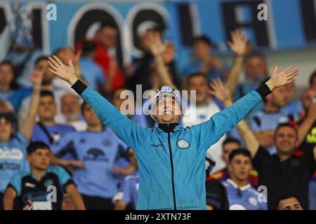 Curitiba, Brasilien. August 2024. Belgrano-Fans während des ersten Ausspiels der Copa Sudamericana 2024 im Achtelfinale zwischen dem brasilianischen Athletico Paranaense und dem argentinischen Belgrano im Arena da Baixada Stadium in Curitiba, Brasilien am 15. August. Foto: Heuler Andrey/DiaEsportivo/Alamy Live News Credit: DiaEsportivo/Alamy Live News Stockfoto