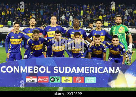 Buenos Aires Stadt am 15. August 2024. Argentinische Boca Juniors posieren für ein Foto vor dem Achtelfinale der Copa Sudamericana gegen den brasilianischen Cruzeiro im La Bombonera Stadion in Buenos Aires am 15. August 2024. Stockfoto