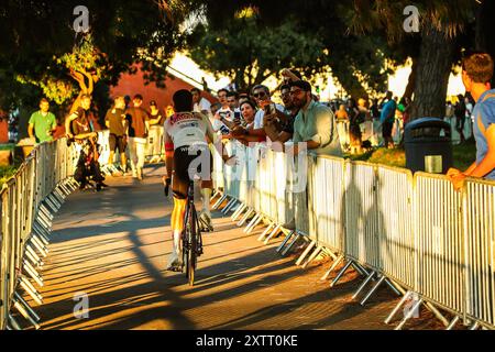 Belem, Portugal. August 2024. Joao Almeida aus Portugal vom Team Emirates aus den Vereinigten Arabischen Emiraten während der Teampräsentation im Torre de Belem vor dem 79. La Vuelta Ciclista a Espana 2024. Quelle: SOPA Images Limited/Alamy Live News Stockfoto