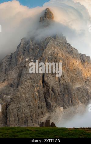 Schließen Sie Cimon della Pala am Abend Stockfoto