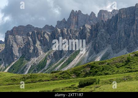 Wunderschöne Bergkette am Giau Pass, Dolomiten Italien Stockfoto