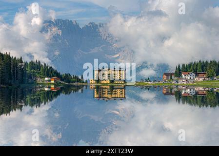 Der Misurinasee ist der größte natürliche See des Cadore in den Dolomiten Italien Stockfoto