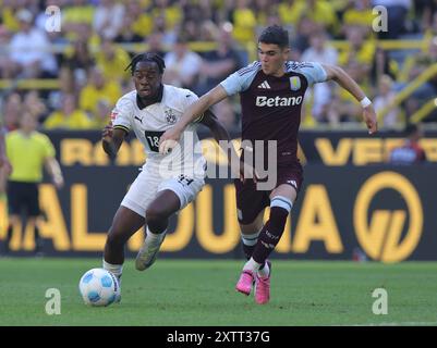 Dortmund, Deutschland. August 2024. firo: 10.08.2024, Fußball, 1.Liga, 1.Bundesliga, Saison 2024/2025, Freundschaftsspiel, Saisoneröffnung, BVB, Borussia Dortmund - Aston Villa Soumaila Coulibaly, BVB, links Credit: dpa/Alamy Live News Stockfoto