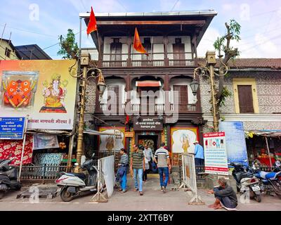 Pune, Maharashtra, Indien, 15-08-2024, die Kasba Ganapati ist die präsidierende Gottheit (Gramadevata) von Pune, diesem Tempel, der vor 1640 erbaut wurde. Stockfoto