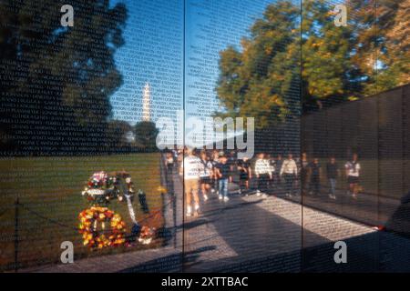 Washington DC, USA - 10. Oktober 2022: Menschen am Vietnam war Memorial in Washington DC Stockfoto