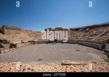 IZNIK, TÜRKEI - 08. August 2024: Das antike römische Theater in Iznik. Iznik ist eine Stadt in der Provinz Bursa in der Türkei. Die Stadt befindet sich an der Stelle des Stockfoto