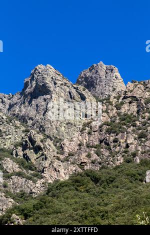 Blick auf das Caroux-Massiv und die Schluchten von Heric. Haut-Languedoc, Occitanie, Frankreich Stockfoto