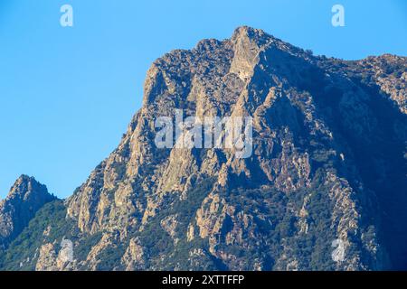 Blick auf das Caroux-Massiv und die Schluchten von Heric. Haut-Languedoc, Occitanie, Frankreich Stockfoto