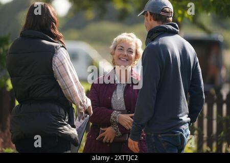 Sheridan Smith am Set für das neue ITV-Drama I Fiought the Law in Shiremoor, North Tyneside. Die Schauspielerin übernimmt die Rolle der Ann Ming, einer Theaterschwester aus Tyneside und der Mutter von Julie Hogg, die verschwand und später ermordet aufgefunden wurde. Bilddatum: Freitag, 16. August 2024. Stockfoto