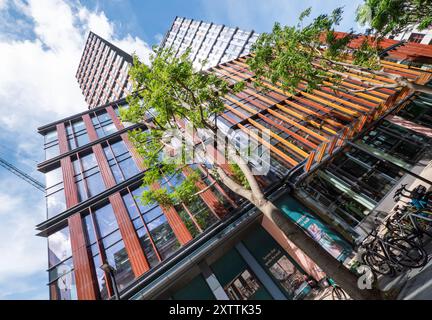 Ein Crown Place-Gebäude mit gemischter Nutzung und Wohnwohnungen, Büros, Hotels, Restaurants und Bars Stockfoto