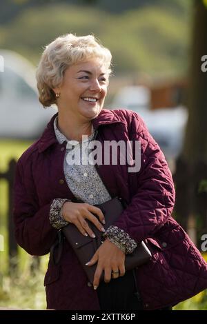 Sheridan Smith am Set für das neue ITV-Drama I Fiought the Law in Shiremoor, North Tyneside. Die Schauspielerin übernimmt die Rolle der Ann Ming, einer Theaterschwester aus Tyneside und der Mutter von Julie Hogg, die verschwand und später ermordet aufgefunden wurde. Bilddatum: Freitag, 16. August 2024. Stockfoto