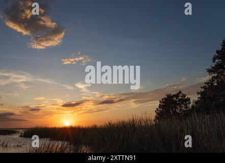 Sonnenuntergang über dem See in Florida Stockfoto