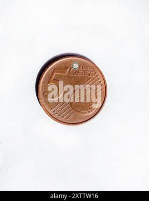 5 Euro-Cent isoliert auf weißem Hintergrund Stockfoto