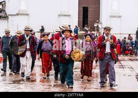 Traditionelle Ixil-Musiker, Central Park, Santa Maria Nebaj, Departement El Quiché, Guatemala, Zentralamerika Stockfoto