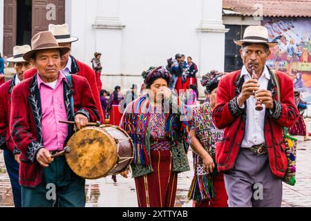 Traditionelle Ixil-Musiker, Central Park, Santa Maria Nebaj, Departement El Quiché, Guatemala, Zentralamerika Stockfoto