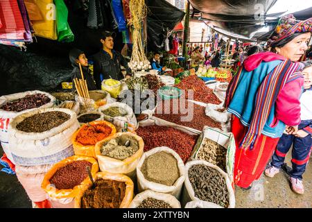 Gewürze, Stadtmarkt, Santa María Nebaj, Departement El Quiché, Guatemala, Zentralamerika Stockfoto