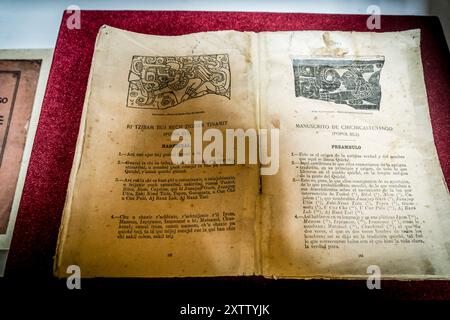 Heiliges Buch Popol Vuh, Museum des zentralen Platzes, Chichicastenango, Gemeinde des Departements El Quiché, Guatemala, Zentralamerika Stockfoto